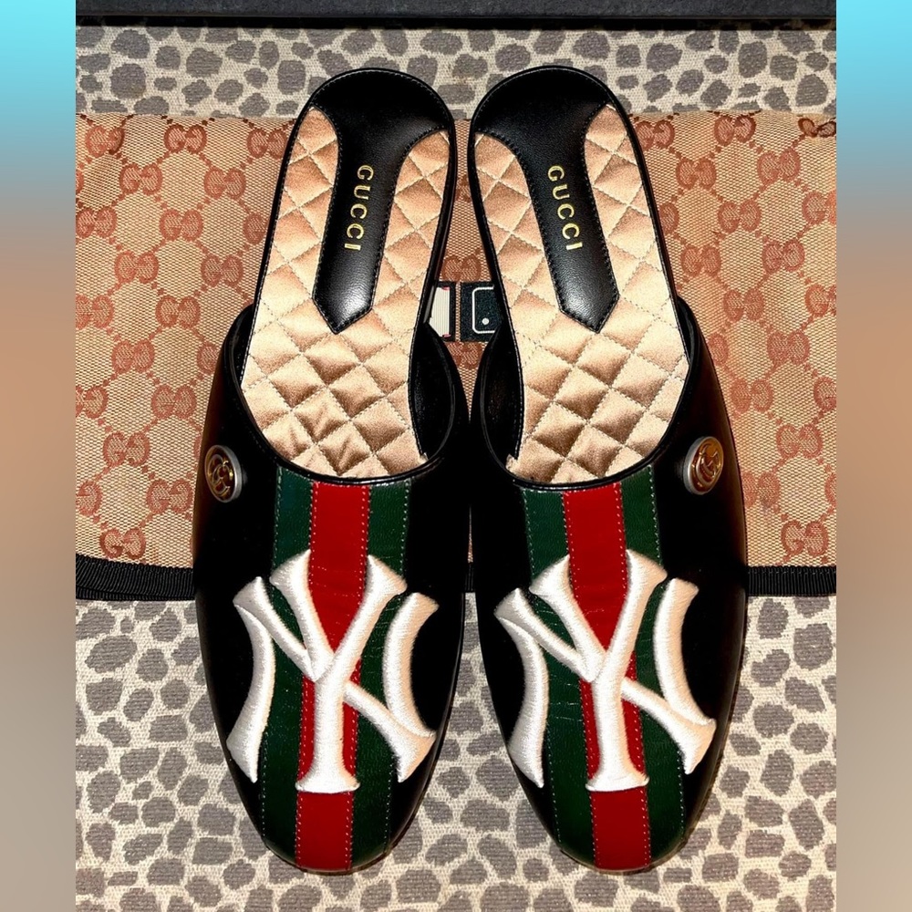 Gucci, women's leather mules/flats/slides (38/US 8)